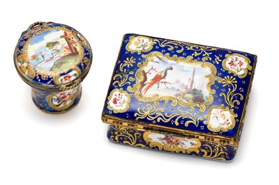 Lot 419 - AN ENGLISH ENAMEL 'HONEYSUCKLE GROUP' SNUFF BOX