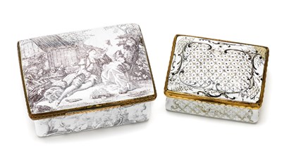 Lot 420 - AN ENGLISH ENAMEL SNUFF BOX