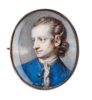 Lot 427 - ËœA PORTRAIT MINIATURE OF A GENTLEMAN