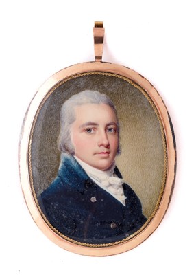 Lot 443 - ËœA PORTRAIT MINIATURE OF A GENTLEMAN