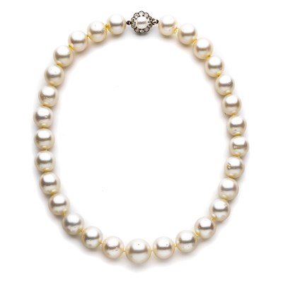 Lot 469 - SOUTH SEA CULTURED PEARL AND DIAMOND NECKLACE