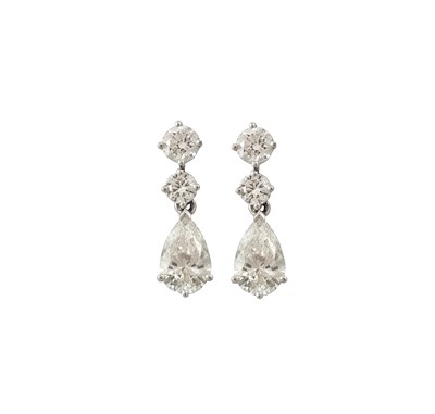 Lot 479 - PAIR OF DIAMOND PENDENT EARRINGS