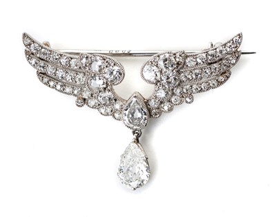 Lot 481 - DIAMOND AND PLATINUM BROOCH