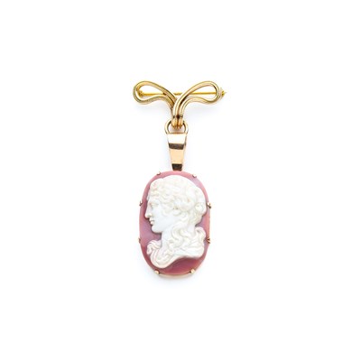 Lot 482 - AGATE CAMEO PENDANT