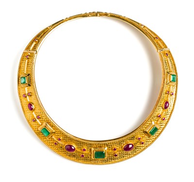 Lot 502 - EMERALD AND RUBY TORQUE NECKLACE