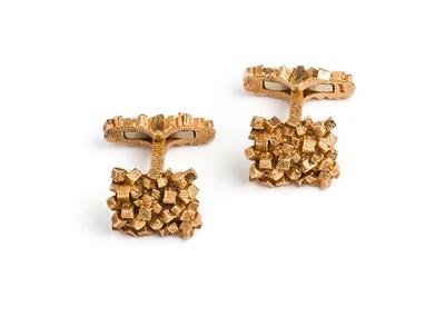 Lot 504 - PAIR OF GOLD CUFFLINKS