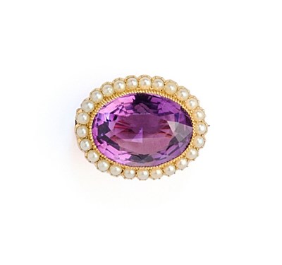 Lot 317 - □ AMETHYST, HALF-PEARL AND GOLD BROOCH, 1900s