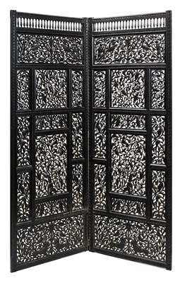 Lot 285 - A CARVED OPENWORK WOOD SCREEN, KASHMIR, CIRCA 1900