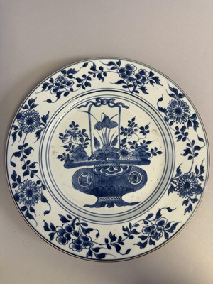 Lot 44 - A PAIR OF CHINESE BLUE AND WHITE 'FLOWER BASKET' PLATES, QING DYNASTY, KANGXI PERIOD (1662-1722)