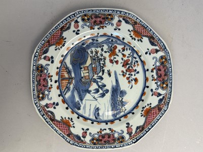 Lot 55 - A SET OF SIX CHINESE IMARI EXPORT OCTAGONAL DINNER PLATES, QING DYNASTY, 18TH CENTURY