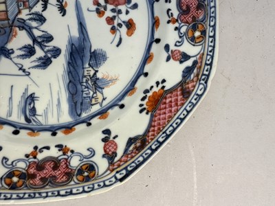 Lot 55 - A SET OF SIX CHINESE IMARI EXPORT OCTAGONAL DINNER PLATES, QING DYNASTY, 18TH CENTURY