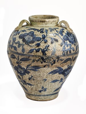 Lot 107 - A CHINESE SWATOW BLUE AND WHITE JAR, LATE MING DYNASTY, 16TH CENTURY