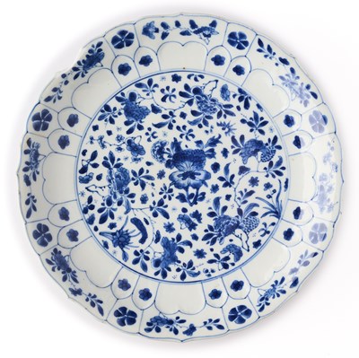Lot 111 - A CHINESE BLUE AND WHITE DISH, KANGXI MARK AND PERIOD (1662-1722)