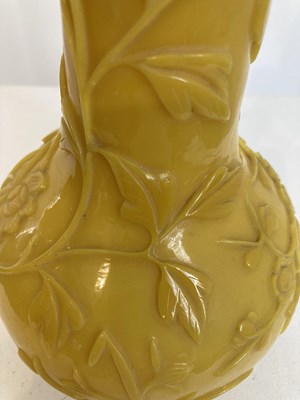 Lot 91 - A CHINESE CARVED OPAQUE LEMON-YELLOW GLASS BOTTLE VASE, LATE QING DYNASTY, 19TH CENTURY