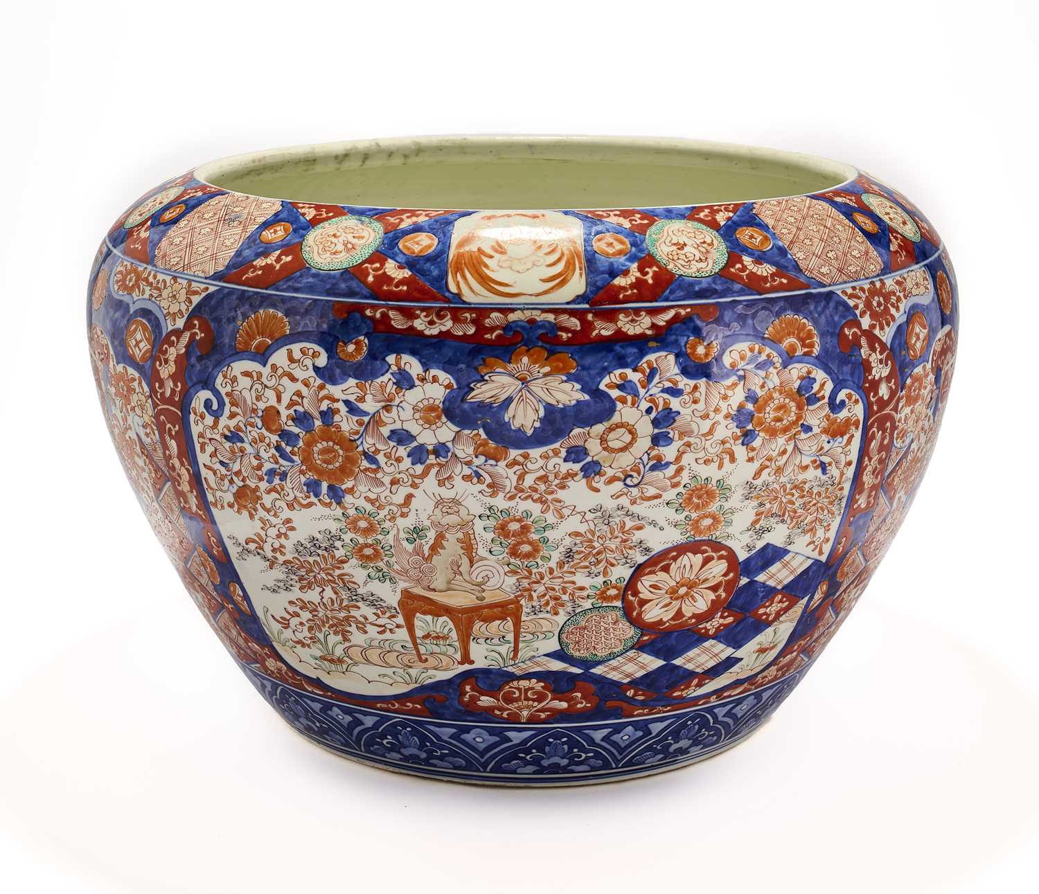 Lot 167 - A LARGE JAPANESE IMARI FISH BOWL, MEIJI PERIOD (1868-1912)