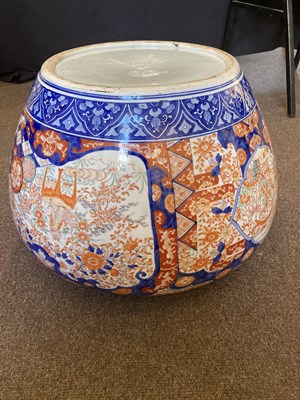 Lot 167 - A LARGE JAPANESE IMARI FISH BOWL, MEIJI PERIOD (1868-1912)