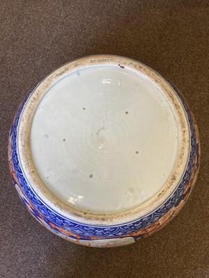 Lot 167 - A LARGE JAPANESE IMARI FISH BOWL, MEIJI PERIOD (1868-1912)