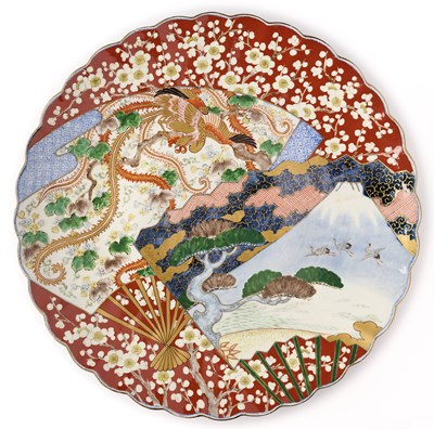 Lot 162 - A JAPANESE IMARI CHARGER, 19TH CENTURY