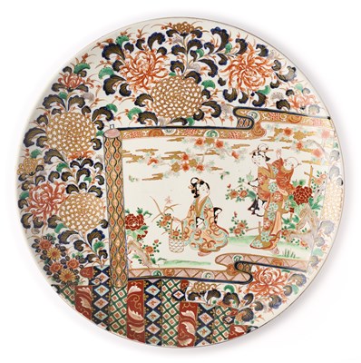 Lot 161 - A JAPANESE IMARI CHARGER, MEIJI PERIOD (1868-1912)