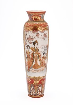 Lot 165 - A JAPANESE KUTANI SLENDER VASE, MEIJI PERIOD (1868-1912)