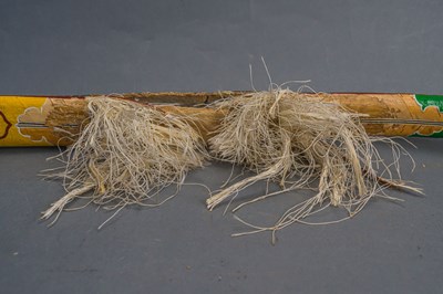 Lot 22 - A CHINESE COMPOSITE BOW, QING DYNASTY, 19TH CENTURY; AND A CHINESE BOW BY YANG FUXI OF JU YUAN HAO