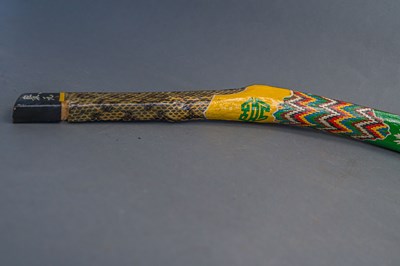 Lot 22 - A CHINESE COMPOSITE BOW, QING DYNASTY, 19TH CENTURY; AND A CHINESE BOW BY YANG FUXI OF JU YUAN HAO