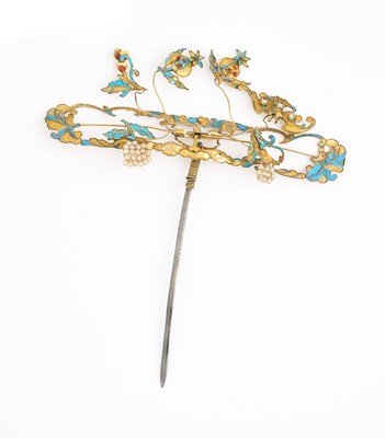 Lot 36 - AN ORNATE CHINESE KINGFISHER FEATHER HAIRPIN, LATE QING DYNASTY (1644-1911)
