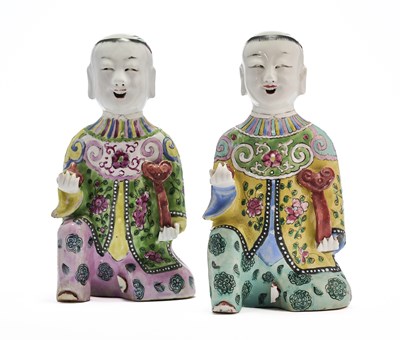 Lot 67 - A PAIR OF CHINESE FAMILLE-ROSE KNEELING BOYS, QING DYNASTY