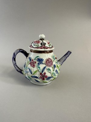 Lot 65 - FOUR CHINESE EXPORT PORCELAIN TEAPOTS AND COVERS, QING DYNASTY, 18TH/19TH CENTURY