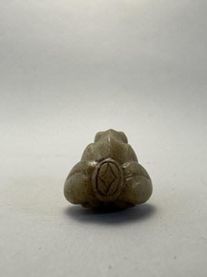 Lot 88 - A CHINESE CELADON JADE FROG, LATE MING DYNASTY