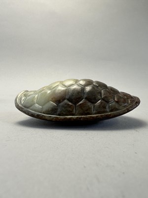 Lot 87 - A CHINESE CELADON AND RUSSET JADE TURTLE SHELL