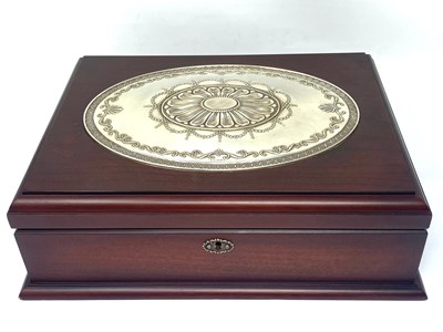 Lot 114 - A SILVER-MOUNTED WOOD JEWELLERY BOX, CARR'S OF SHEFFIELD LTD., SHEFFIELD, 2005