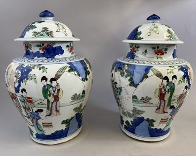 Lot 58 - A PAIR OF CHINESE TRANSITIONAL-STYLE WUCAI JARS AND COVERS