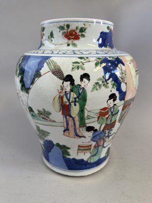 Lot 58 - A PAIR OF CHINESE TRANSITIONAL-STYLE WUCAI JARS AND COVERS