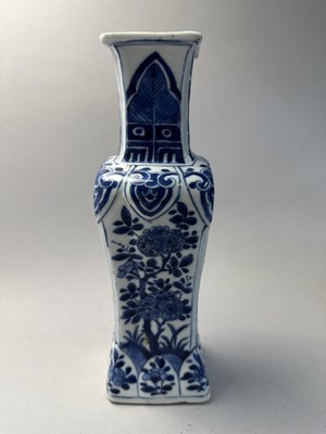 Lot 52 - A PAIR OF CHINESE BLUE AND WHITE SQUARE BALUSTER VASES, QING DYNASTY, KANGXI PERIOD (1662-1722)