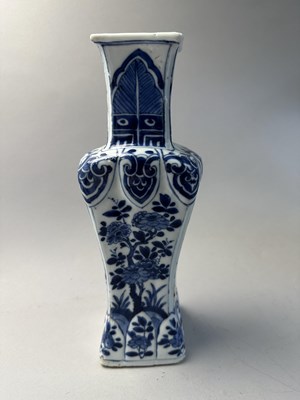 Lot 52 - A PAIR OF CHINESE BLUE AND WHITE SQUARE BALUSTER VASES, QING DYNASTY, KANGXI PERIOD (1662-1722)