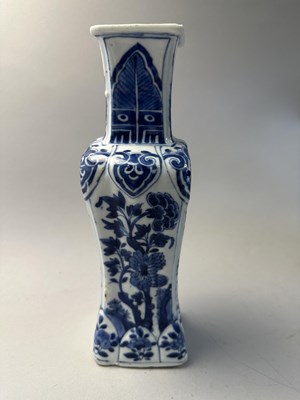 Lot 52 - A PAIR OF CHINESE BLUE AND WHITE SQUARE BALUSTER VASES, QING DYNASTY, KANGXI PERIOD (1662-1722)