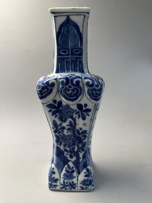 Lot 52 - A PAIR OF CHINESE BLUE AND WHITE SQUARE BALUSTER VASES, QING DYNASTY, KANGXI PERIOD (1662-1722)