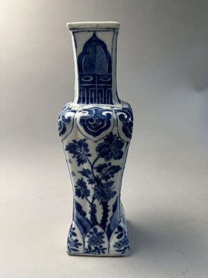 Lot 52 - A PAIR OF CHINESE BLUE AND WHITE SQUARE BALUSTER VASES, QING DYNASTY, KANGXI PERIOD (1662-1722)