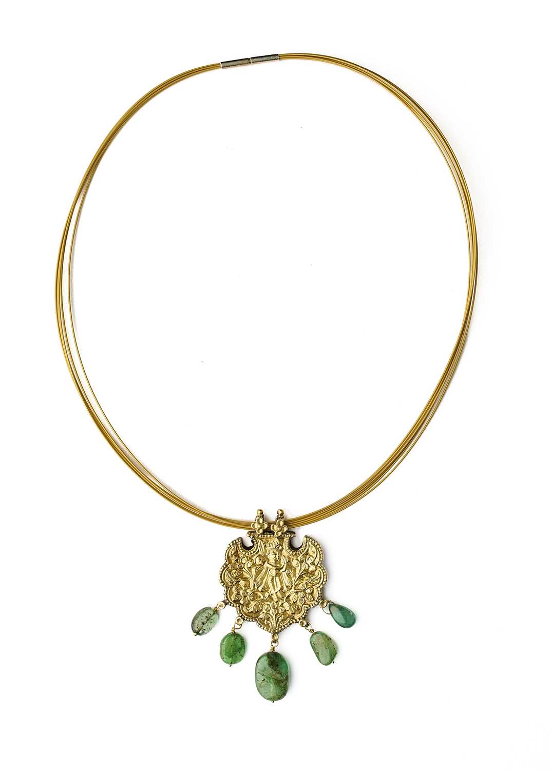 Lot 281 - A GOLD REPOUSSE PENDANT, RAJASTHAN, INDIA, 19TH/20TH CENTURY
