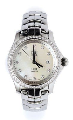 Lot 170 - TAG HEUER, LINK: A LADY'S DIAMOND AND STAINLESS STEEL BRACELET WATCH, CIRCA 2005