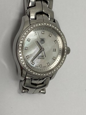 Lot 170 - TAG HEUER, LINK: A LADY'S DIAMOND AND STAINLESS STEEL BRACELET WATCH, CIRCA 2005