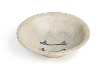 Lot 86 - AN ABBASID TIN GLAZED POTTERY BOWL, MESOPOTAMIA, CIRCA 9TH CENTURY