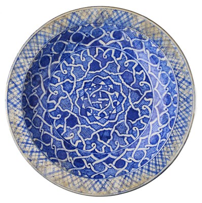 Lot 55 - A TIMURID BLUE AND WHITE CHARGER, CENTRAL ASIA, 15TH CENTURY