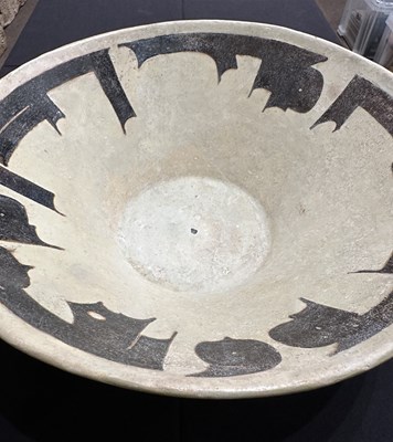 Lot 88 - A SAMANID CALLIGRAPHIC BOWL, PROBABLY NISHAPUR, PERSIA, 10TH CENTURY