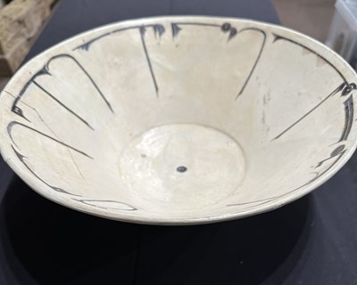Lot 83 - A LARGE SAMANID CALLIGRAPHIC BOWL, PROBABLY NISHAPUR, PERSIA, 10TH CENTURY