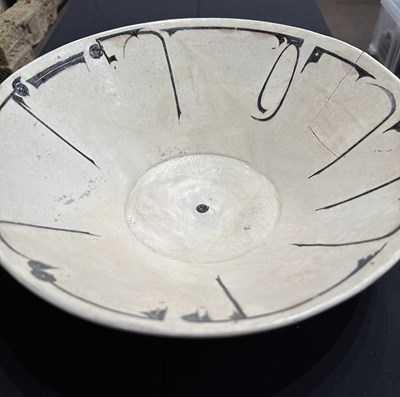 Lot 83 - A LARGE SAMANID CALLIGRAPHIC BOWL, PROBABLY NISHAPUR, PERSIA, 10TH CENTURY