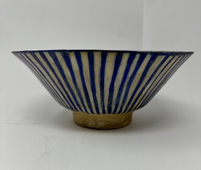 Lot 46 - A KASHAN POTTERY BOWL, PERSIA, 13TH CENTURY