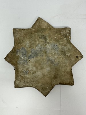 Lot 51 - A KASHAN LUSTRE STAR TILE, PERSIA, 14TH CENTURY