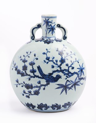 Lot 112 - A CHINESE MING-STYLE BLUE AND WHITE MOONFLASK